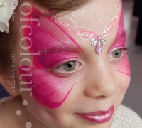 Professional face painter in London